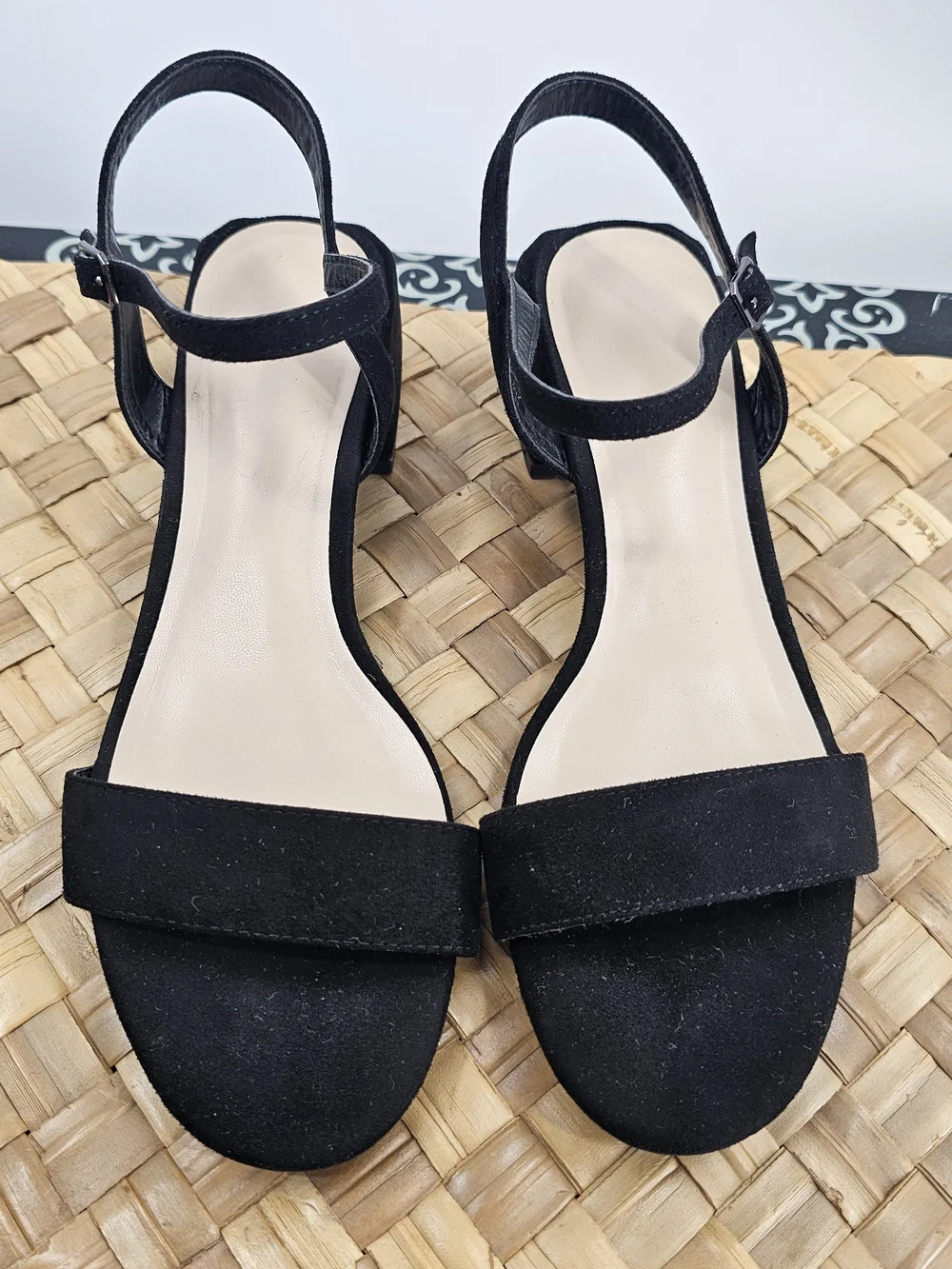 Open Toe Low Heel Strap Black Sandals Size 8.5